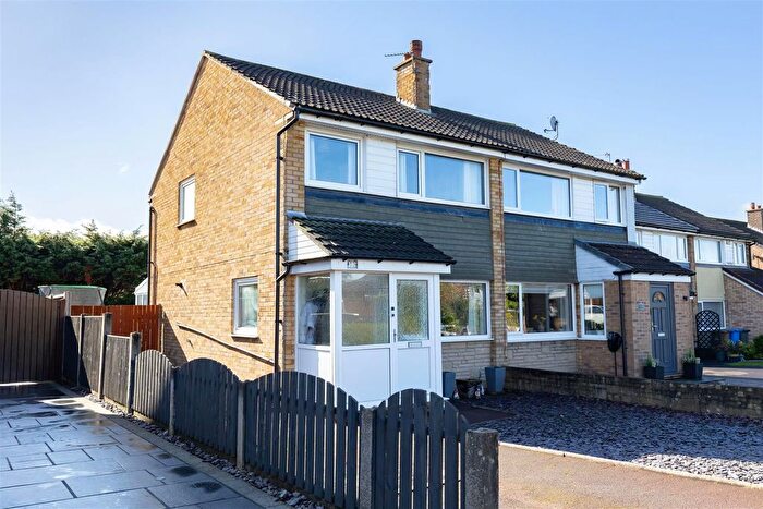 3 Bedroom Semi-Detached House For Sale In Claughton Avenue, Leyland, PR25