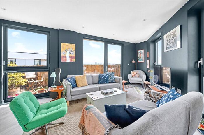3 Bedroom Flat For Sale In Sutherland Road, Walthamstow, London, E17