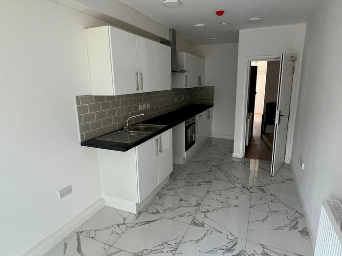 3 Bedroom Flat To Rent In Jansons Road, London, N15