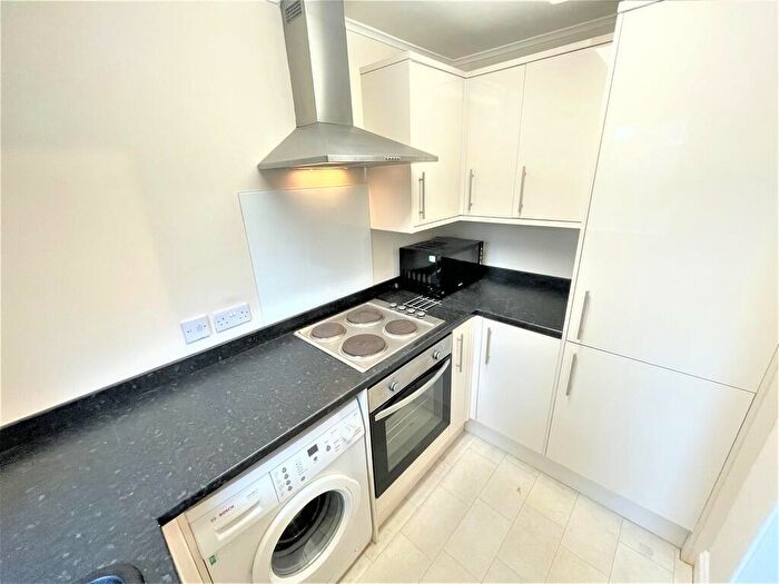 1 Bedroom Flat To Rent In New Park Grove, Farsley, LS28