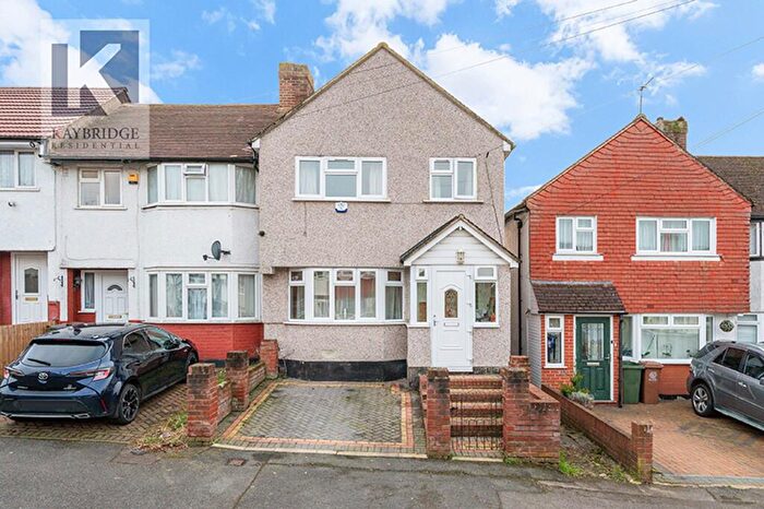 3 Bedroom End Of Terrace House To Rent In Buckland Way, Worcester Park, KT4