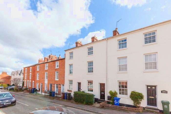 2 Bedroom Town House To Rent In Crouch Street, Banbury, OX16
