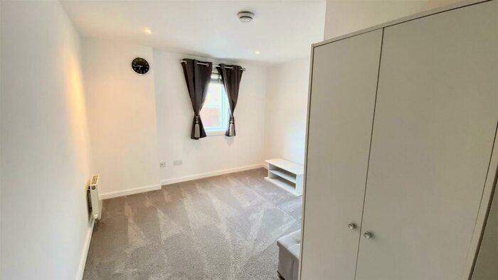 2 Bedroom Apartment To Rent In Edgar Close, Kings Hill, ME19