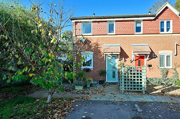 2 Bedroom Terraced House For Sale In Lingmoor Drive, Watford, WD25