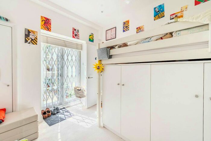 2 Bedroom Flat To Rent In Philbeach Gardens, Earls Court, London, SW5