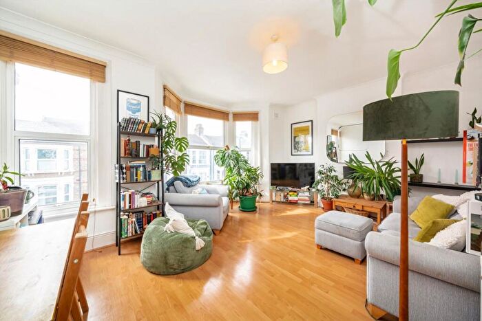 2 Bedroom Flat For Sale In Burrows Road, Queen's Park, NW10