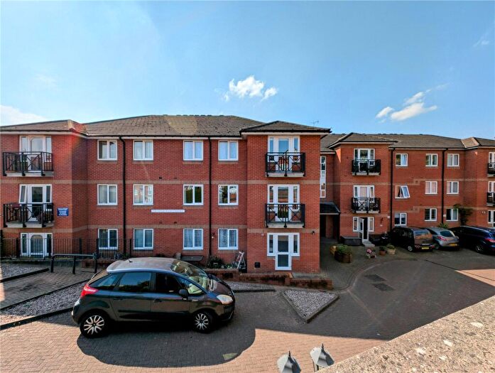 2 Bedroom Flat For Sale In Anchorfields, Kidderminster, Worcestershire, DY10