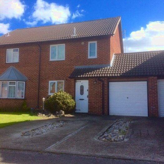 3 Bedroom Semi-Detached House To Rent In Cardinal Close, Worcester Park KT4