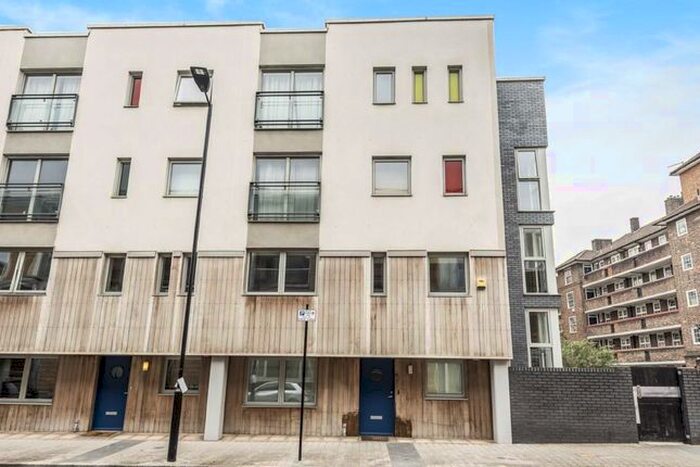 3 Bedroom Flat To Rent In Chambers Street, London, SE16