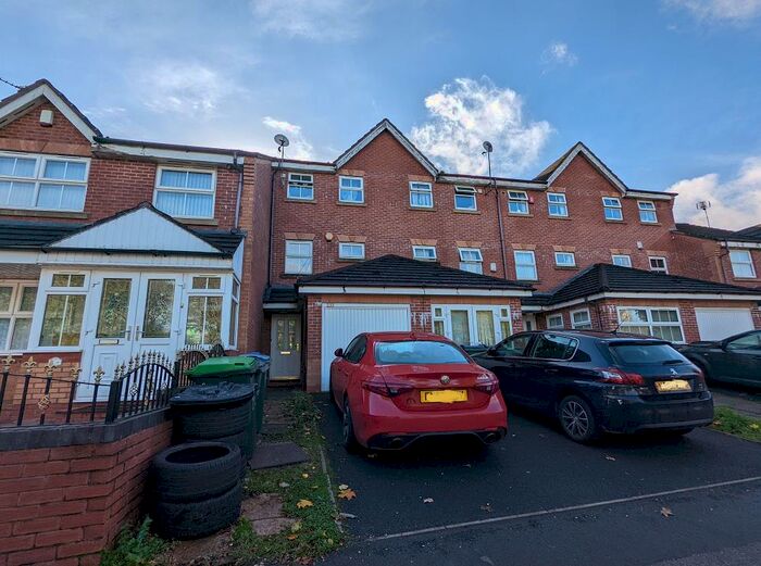 3 Bedroom Town House To Rent In Montague Road, Smethwick, B66