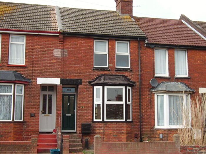 2 Bedroom Property To Rent In Beaver Road, Ashford, TN23