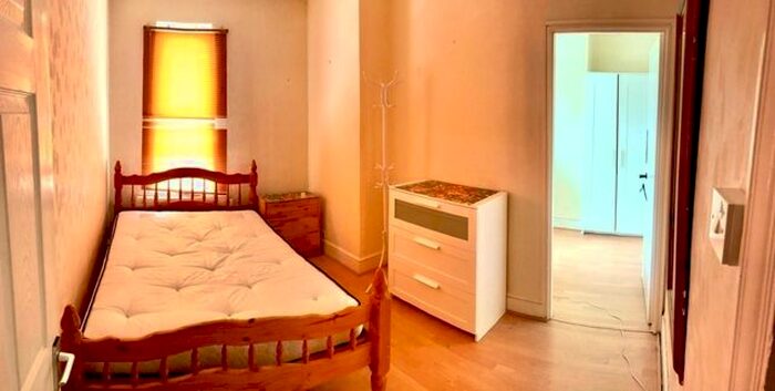3 Bedroom Maisonette To Rent In Dudley Road, Kingston Upon Thames, Surrey, KT1