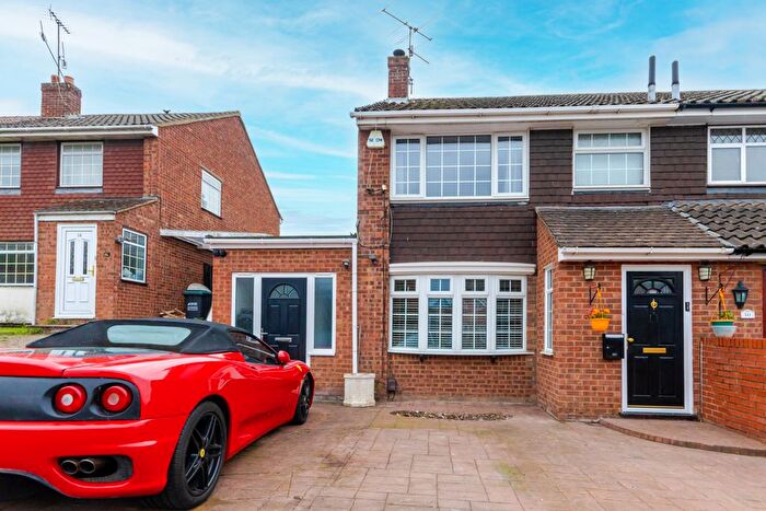 4 Bedroom Semi-detached House For Sale In Chichester Way, Watford, WD25