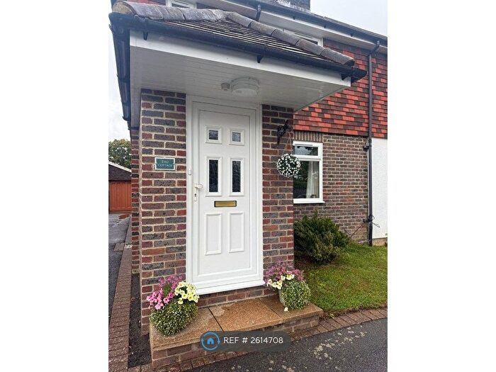 3 Bedroom Semi-Detached House To Rent In Station Rd, Isfield, TN22