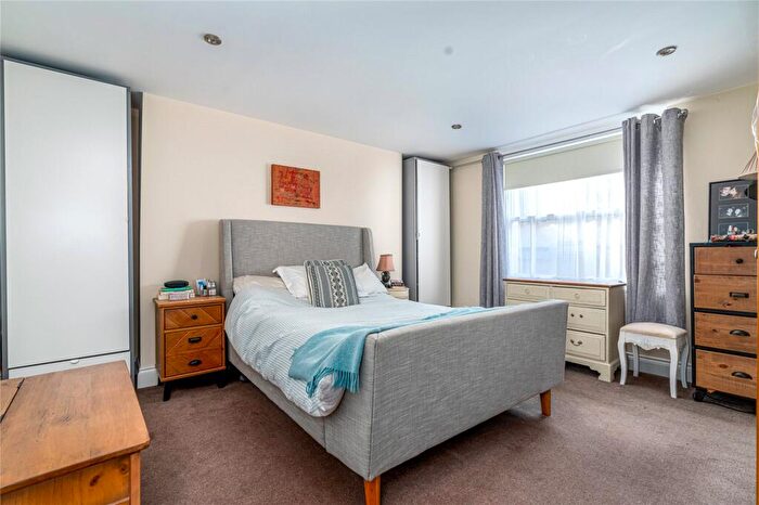 1 Bedroom Apartment To Rent In Leigh Road, London, N5