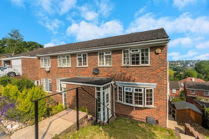 4 Bedroom Semi-Detached House To Rent In Hillview Close, Purley, CR8