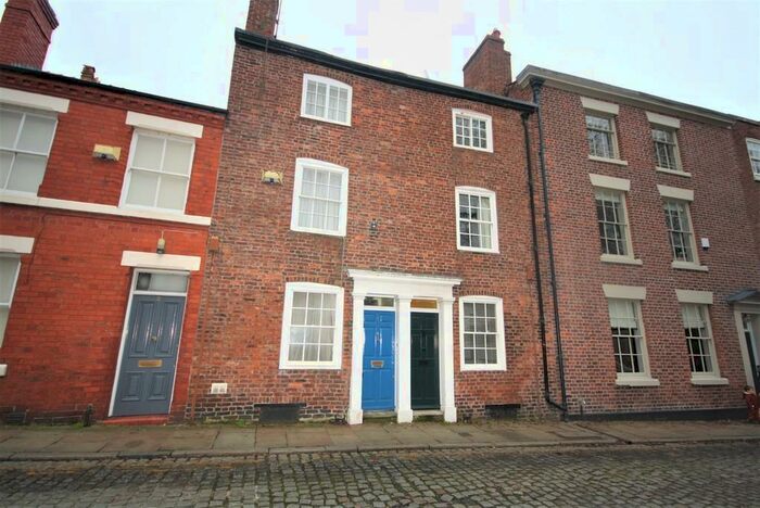 3 Bedroom Town House To Rent In White Friars, Chester, CH1