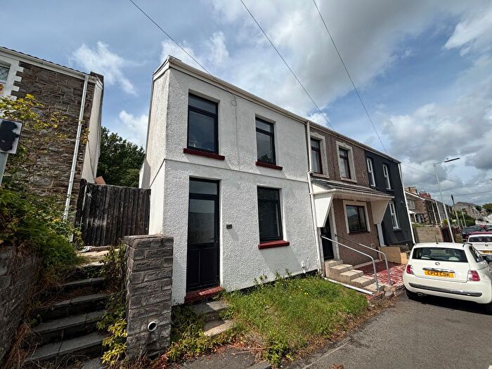 3 Bedroom End Of Terrace House To Rent In Dinas Street, Plasmarl, Swansea, SA6