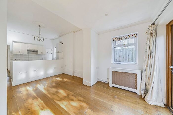 2 Bedroom Property To Rent In Cavendish Road, London, SW12
