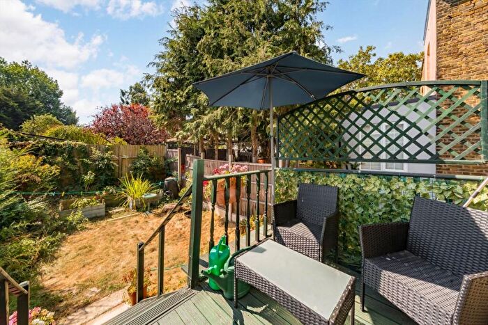 2 Bedroom Flat For Sale In Cricklewood Lane, Cricklewood, NW2
