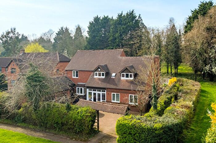 4 Bedroom Detached House For Sale In Pattison Lane, Woolstone, Milton Keynes, Buckinghamshire, MK15