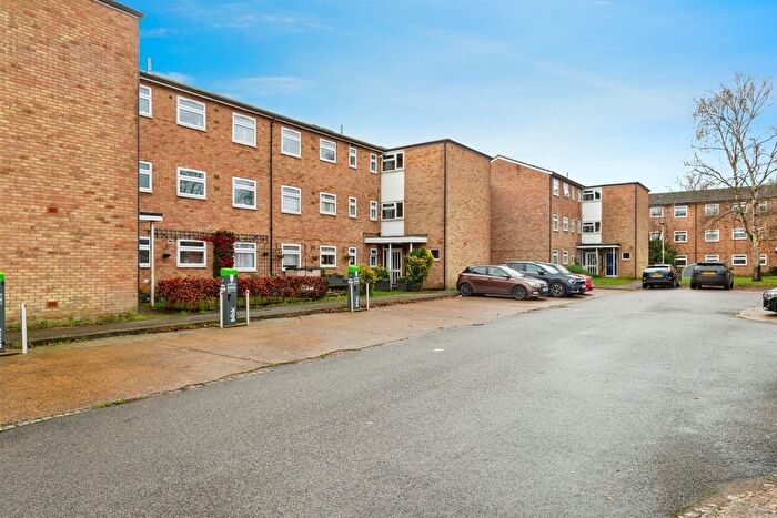 2 Bedroom Flat For Sale In Kingscroft, Welwyn Garden City, AL7