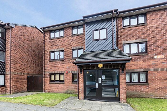 2 Bedroom Flat To Rent In Perry Avenue, Acton, W3