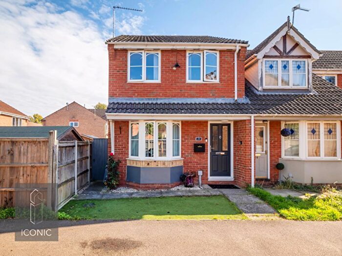 3 Bedroom Semi-Detached House For Sale In Firethorn Close, Taverham, Norwich, NR8