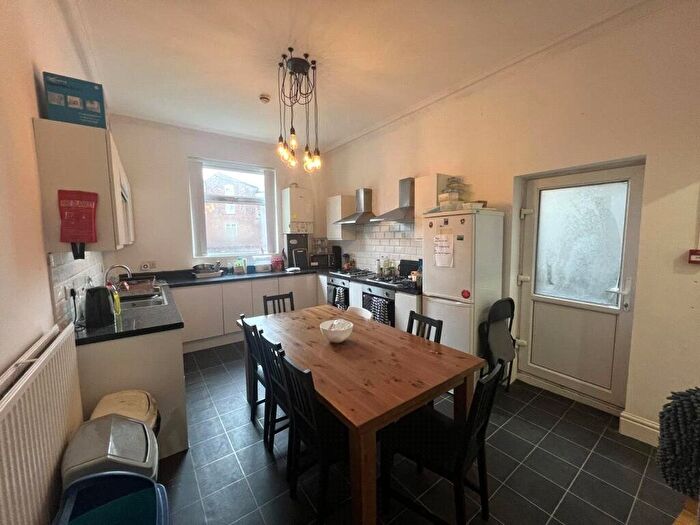 3 Bedroom Flat To Rent In Cranleigh Street, Camden, London, NW1