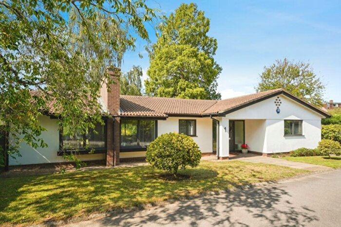 4 Bedroom Bungalow For Sale In Silverthorn Close, Cheltenham, Gloucestershire, GL53