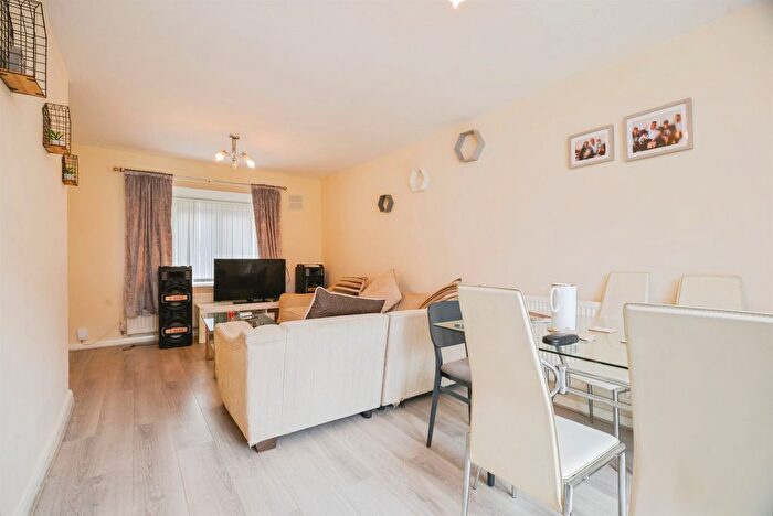 3 Bedroom End Terrace House For Sale In Dunoon Close, Stockton-On-Tees, TS19