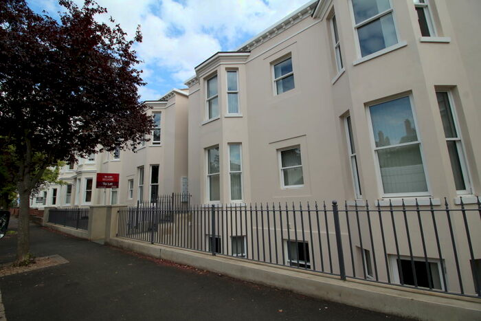2 Bedroom Apartment To Rent In Flat, Russell Terrace, Leamington Spa, CV31