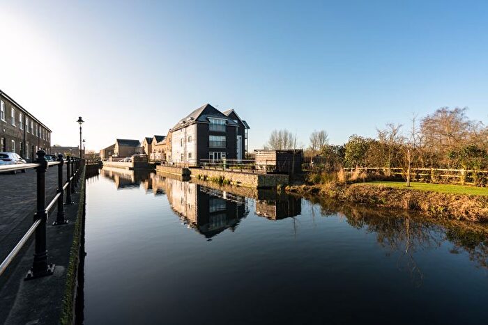 2 Bedroom Flat For Sale In Royal Quay, Harefield, UB9