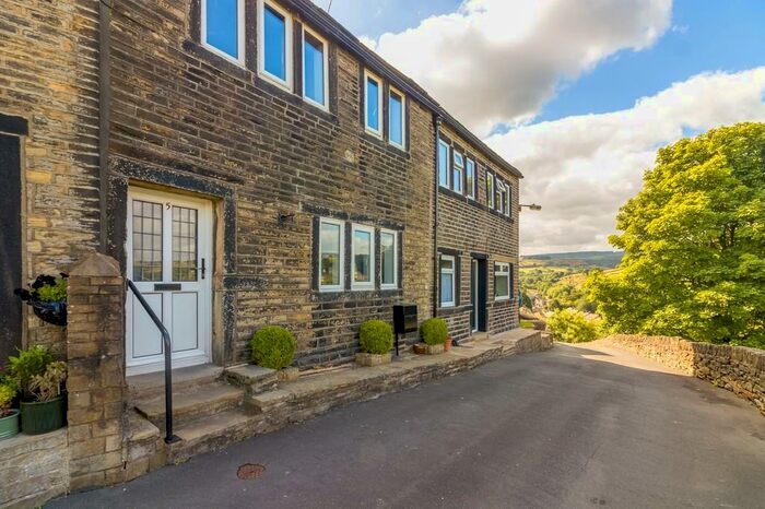2 Bedroom Terraced House To Rent In Gully Terrace, Holmfirth, HD9