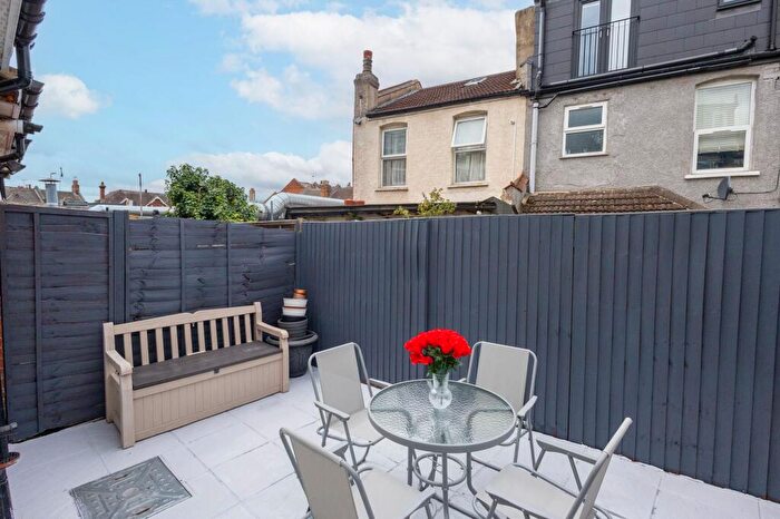 4 Bedroom Terraced House For Sale In Luton Road, London, E17
