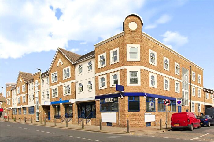 1 Bedroom Flat For Sale In Hertford Court, Falcon Road, SW11