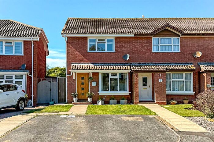 2 Bedroom End Of Terrace House For Sale In Falcon Gardens, Littlehampton, West Sussex, BN17