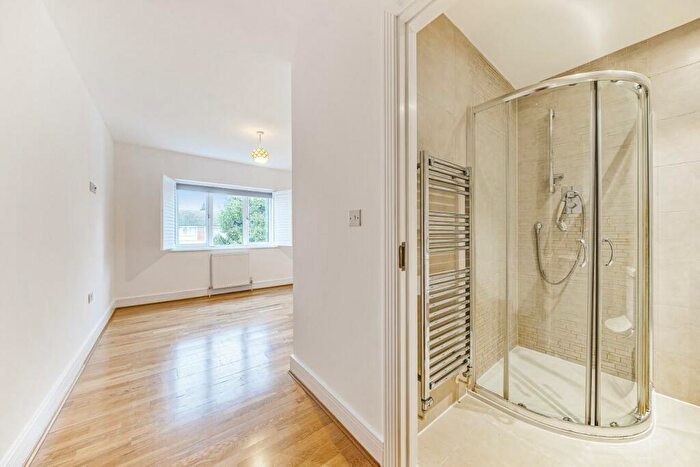3 Bedroom Terraced House For Sale In Kingston Road, New Malden, KT3