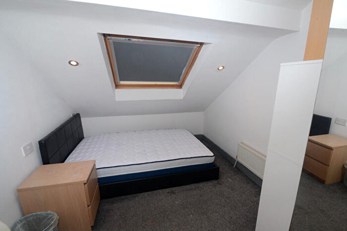 8 Bedroom Semi-Detached House To Rent In Upper Lloyd Street, Rusholme, Manchester, M14