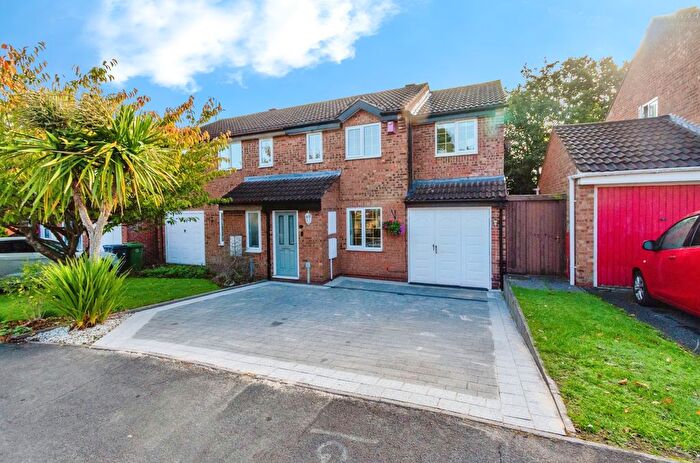3 Bedroom Semi-Detached House For Sale In Swynnerton Drive, Wolverhampton, WV11