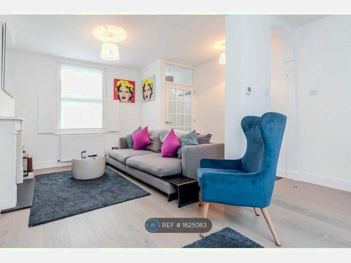 2 Bedroom End Of Terrace House To Rent In Roupell Street, London, SE1