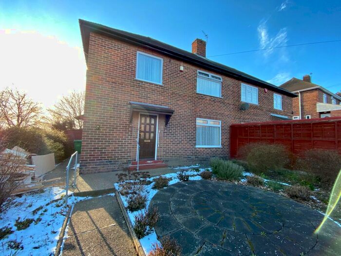 3 Bedroom House To Rent In Holmewood Crescent, Bestwood, NG5