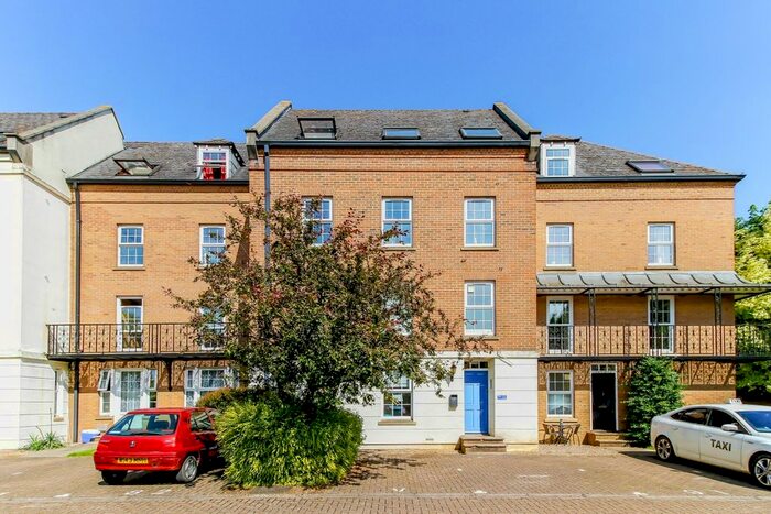 2 Bedroom Flat To Rent In Victoria Place, Banbury, OX16