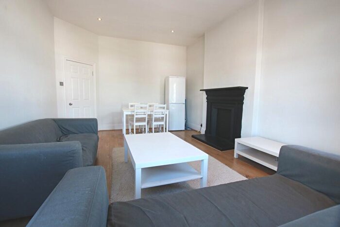 3 Bedroom Flat To Rent In Anson Road, Cricklewood, London, NW2