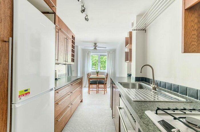 1 Bedroom Flat To Rent In St Peters Court, Bloomsbury, London, WC1H