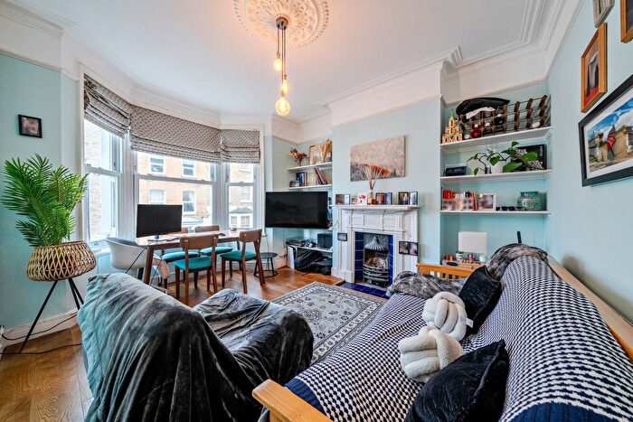1 Bedroom Flat For Sale In Mallinson Road, Battersea, London, SW11
