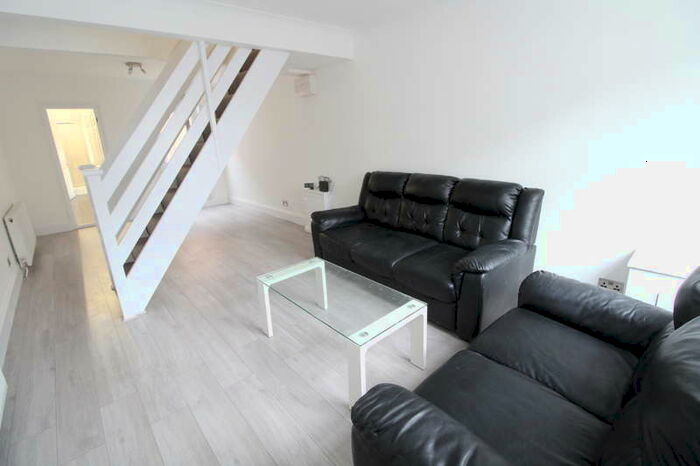 2 Bedroom Property To Rent In Stunning Two Bedroom House - Tavistock Street, LU1