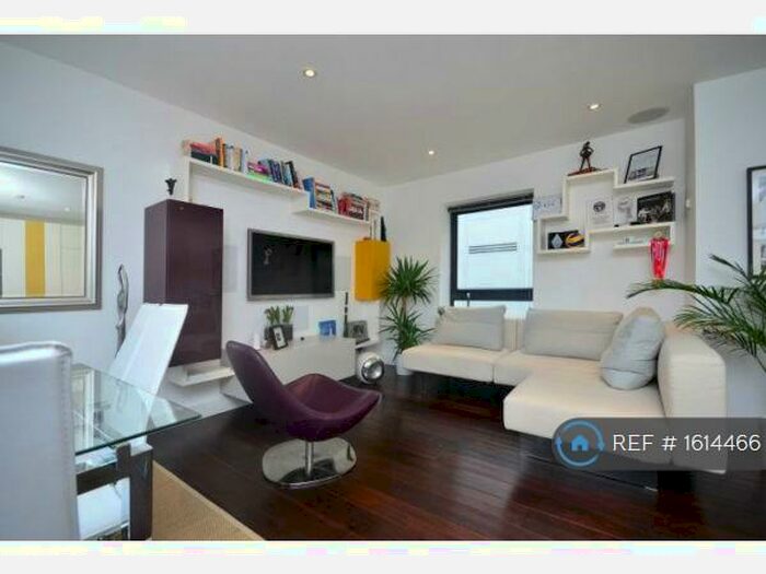 2 Bedroom Penthouse To Rent In East Smithfield, London, E1W