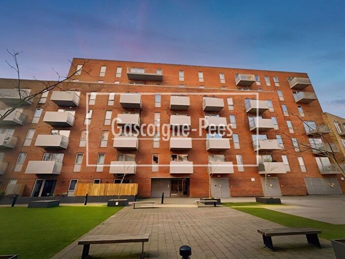 1 Bedroom Flat To Rent In Petersfield Avenue, Slough, SL2