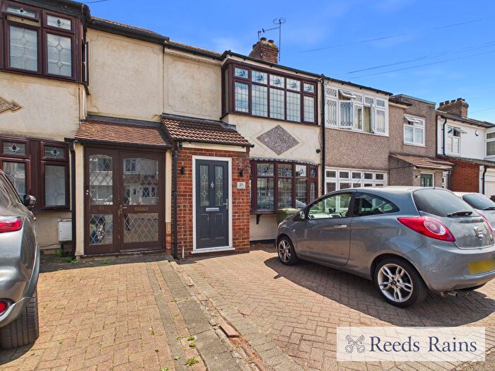 3 Bedroom Terraced House To Rent In Laburnum Avenue, Hornchurch, RM12